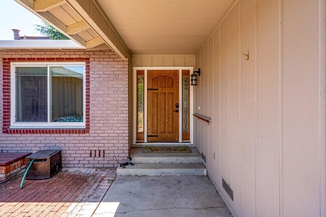 Building Photo - 113 Sherwood Dr