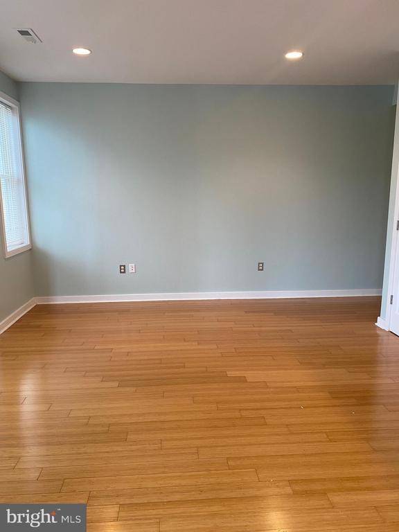 Building Photo - 4742 Pine St