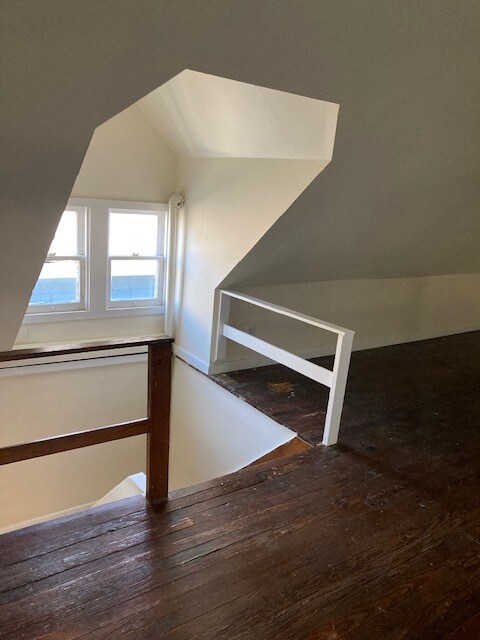 Building Photo - 890 Lancaster St