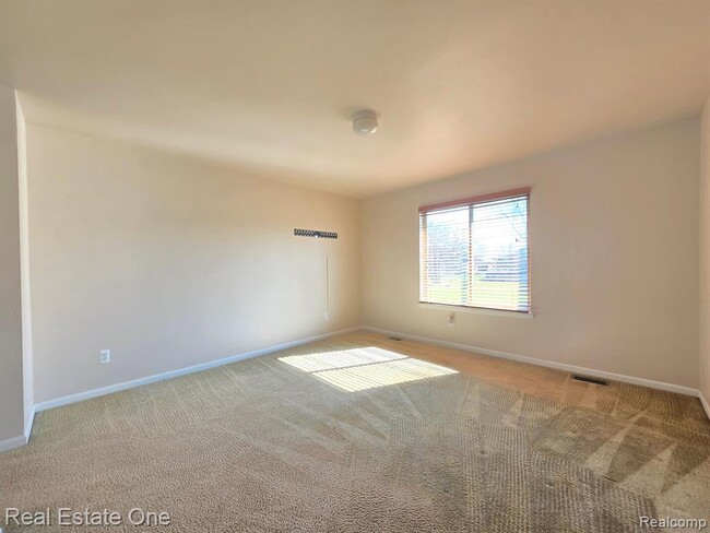 Building Photo - 42510 Pinehurst Dr