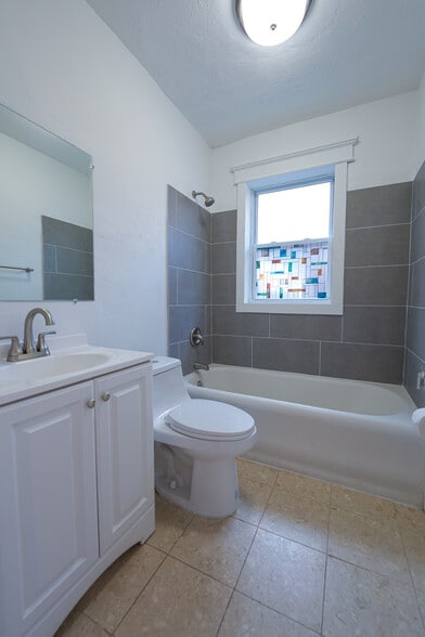 Building Photo - 724 Heman Ave