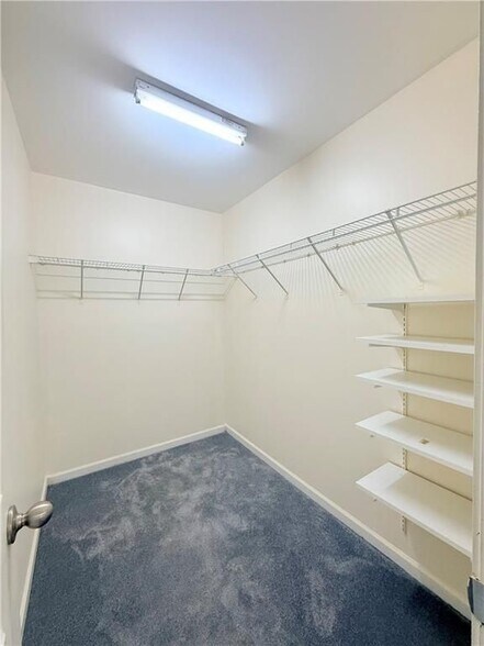 Building Photo - 893 Hawthorn Ln