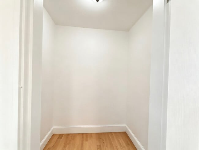 Building Photo - 135 Safford St