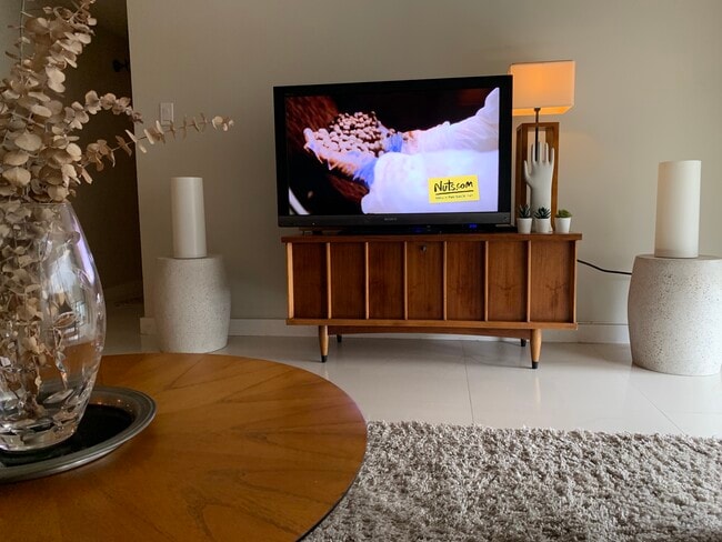 Cable and WiFi included - 1100 N Shore Dr NE