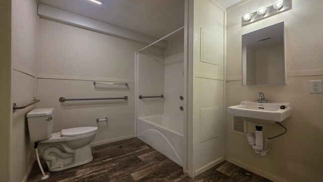 Building Photo - 3/2 MOBILE HOME IN COMMANDER'S PALACE - FRENSHIP ISD