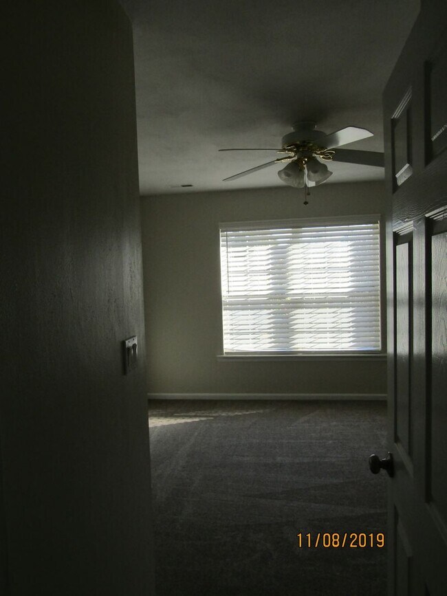 Building Photo - Weeping Cedar Trail