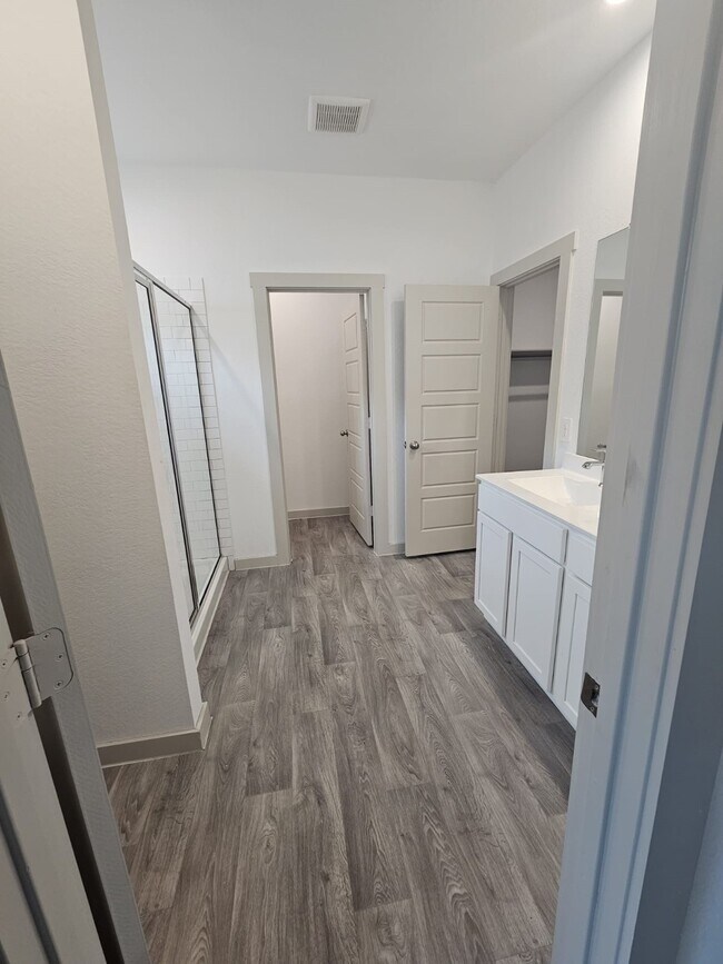 Building Photo - 12816 Heddington Grv Ln