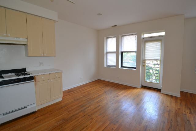 Building Photo - 909 W Dakin