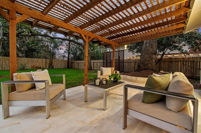 Building Photo - 5102 Summerset Trail