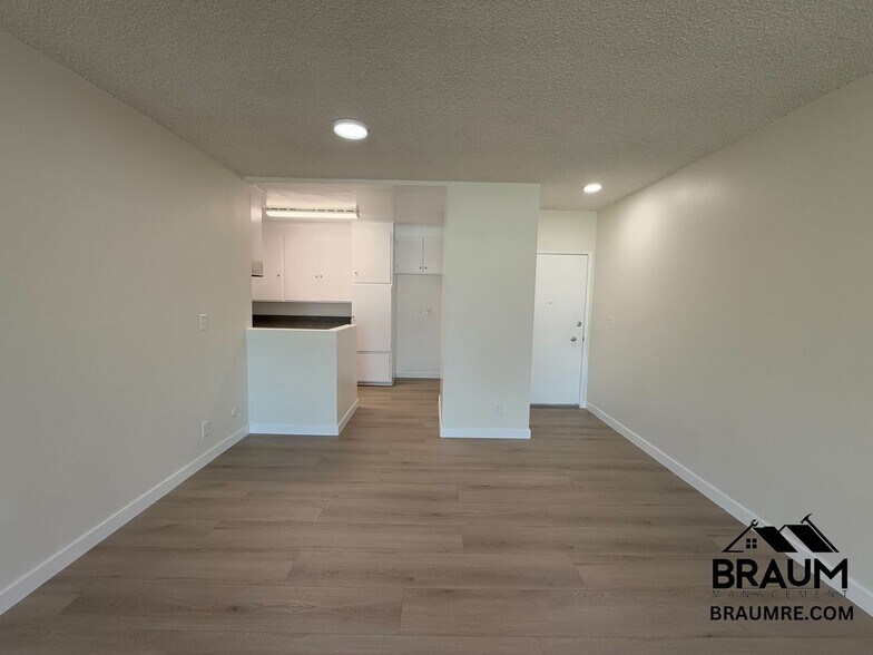 Building Photo - 6041 Whitsett Ave