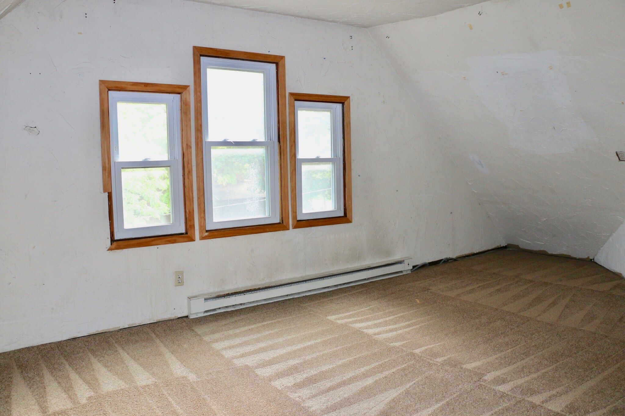 Upper Bonus Room - 121 Grove St