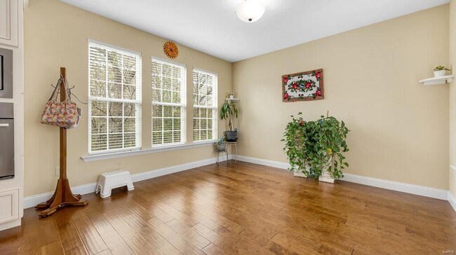 Building Photo - 303 Gateview Dr