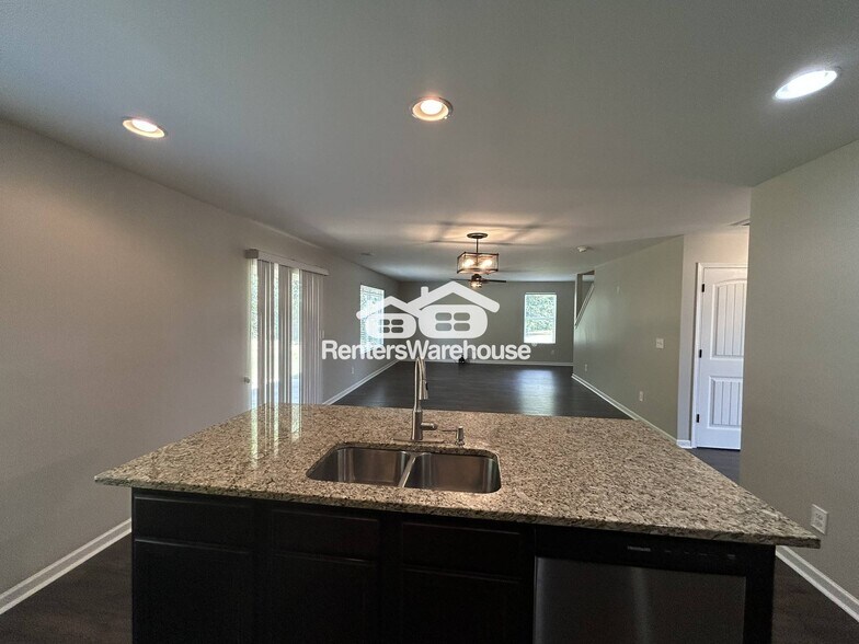 Building Photo - 665 Waterstone Dr