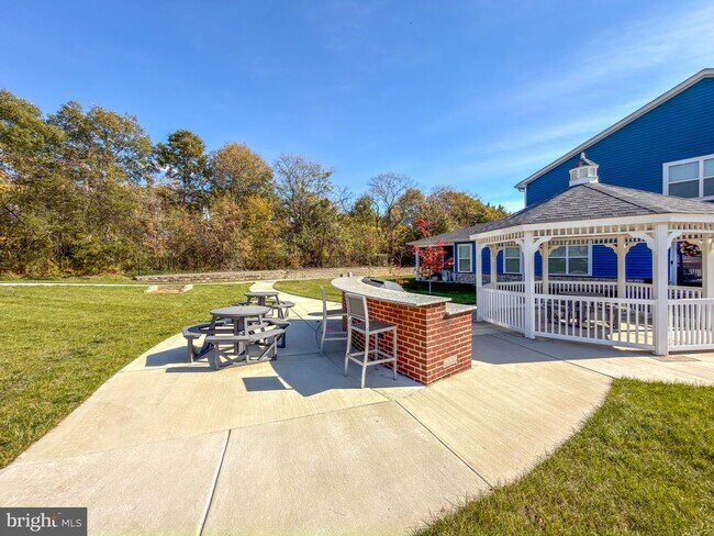 Building Photo - 13970 Englefield Dr