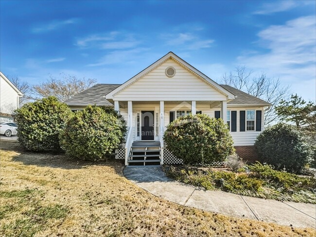 Building Photo - 615 Asheby Woods Rd