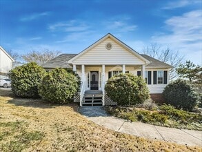 Building Photo - 615 Asheby Woods Rd