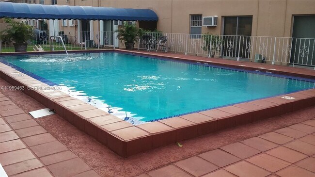 Building Photo - 1154 W 35th St