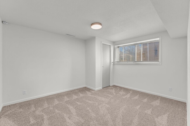 Building Photo - 3112 SW Grand Ct