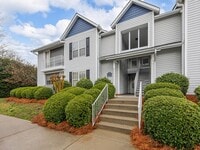 Building Photo - Gorgeous 2 bedroom home- Move-In Ready Condo in Parkview. Minutes to Downtown Greenville & the Ne...