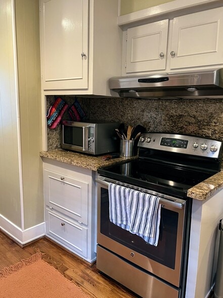 Kitchen - 2106 Colquitt St