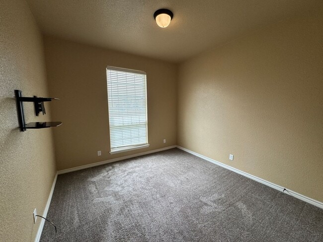 Building Photo - 6304 Castle Gap Dr