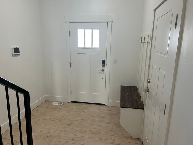 Building Photo - Old Farm Townhomes