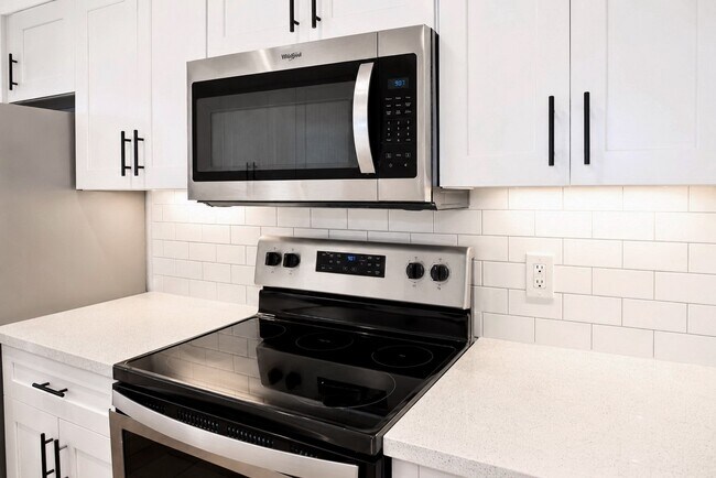 Building Photo - 2744 Briarhurst Dr