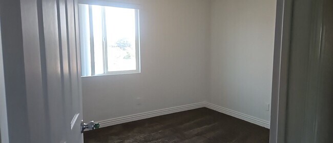 Building Photo - 33(1230)