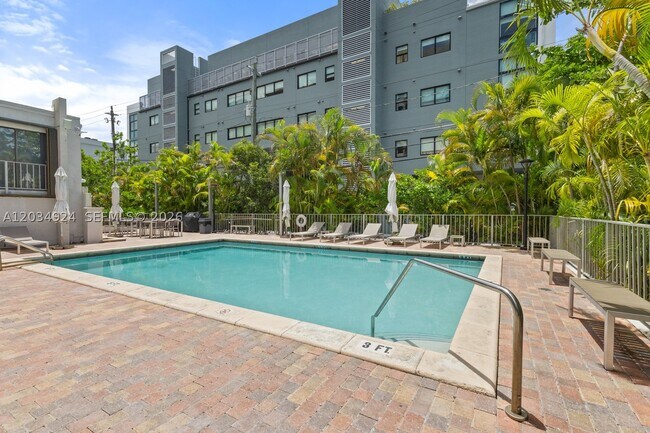 Building Photo - 575 Crandon Blvd