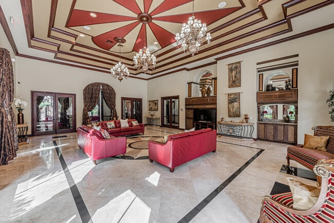 Building Photo - 10513 Versailles Blvd