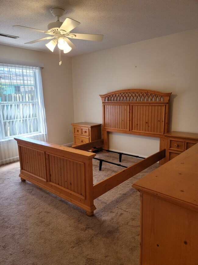 Building Photo - Beachside Living in Surfside – 3BR/2BA Cor...