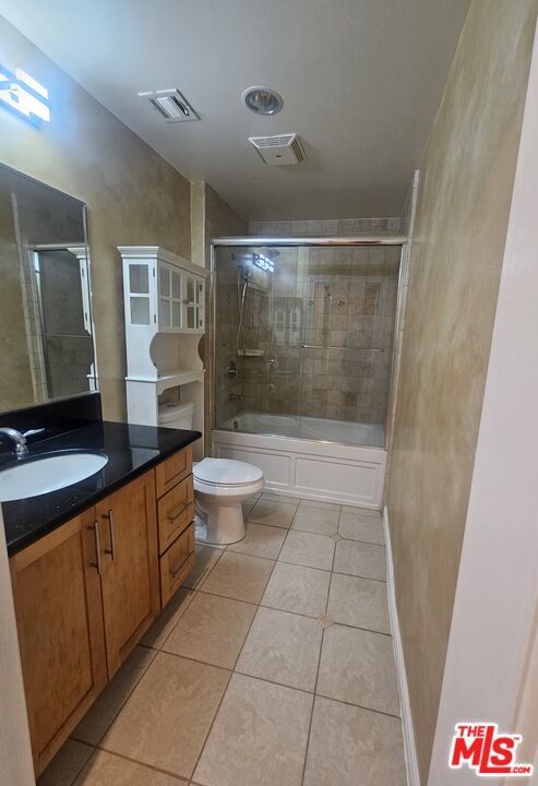 Building Photo - 1128 S Serrano Ave