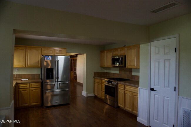 Building Photo - 9401 Pavo Ln