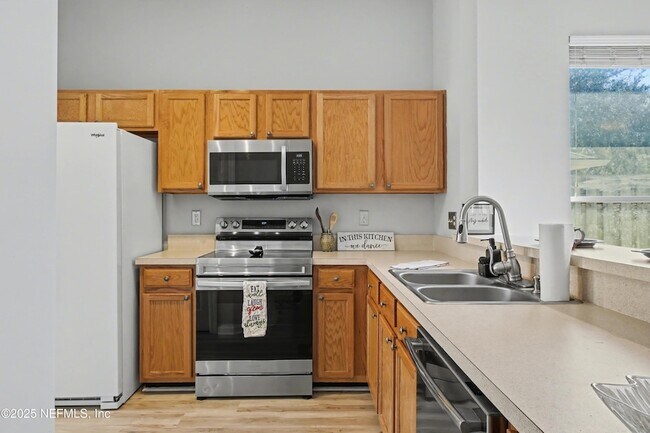 Building Photo - 1290 Ardmore St