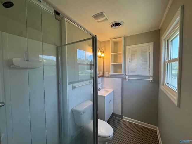 Building Photo - 10020 Strong Dr SE