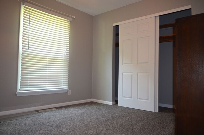 Building Photo - Price Drop! Updated 4 bed 3 bath in Fenton