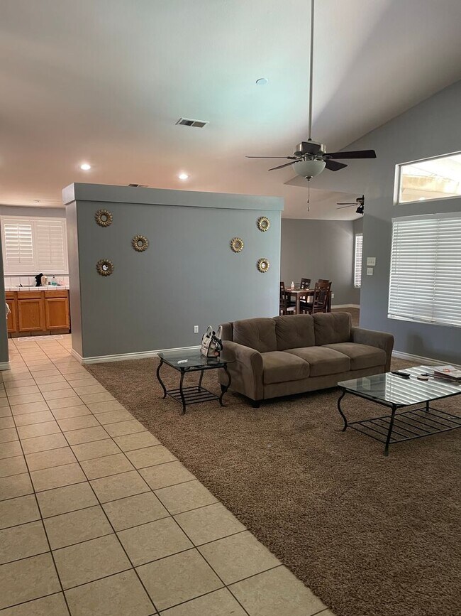 Building Photo - The Seasons Pool Home – 3 Bedroom, 2 Bathr...