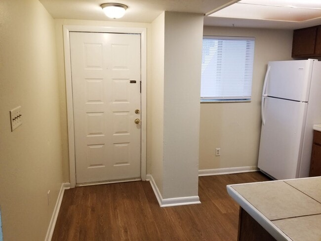 Building Photo - *MUST SEE* Southside Condo with Pool