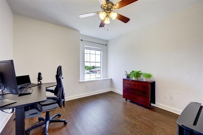 Building Photo - 1816 W Pflugerville Pkwy