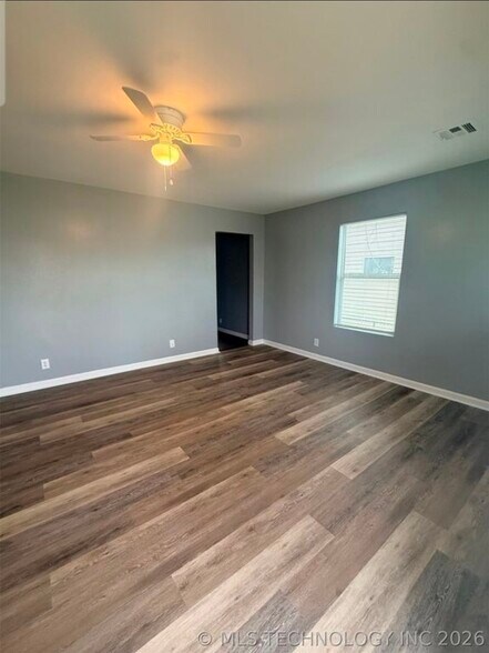 Building Photo - 5318 W 12th St