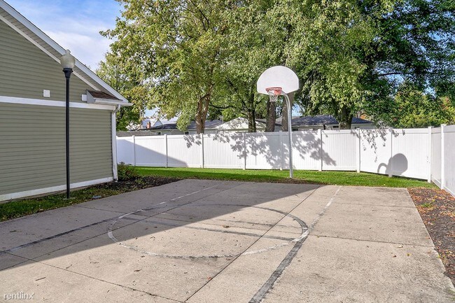 Building Photo - 2 br, 2 bath Townhome - Hattie Greene