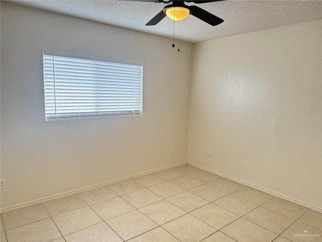 Building Photo - 3414 Santa Rocio St