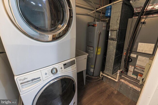 Building Photo - 6331 Red Cedar Pl