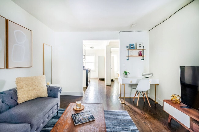 Building Photo - 359 W 39th St