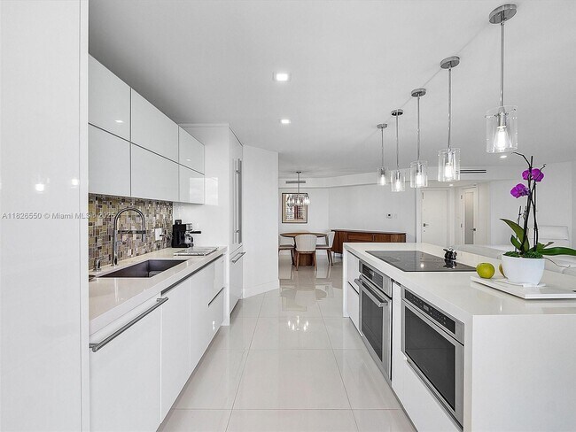 Building Photo - 550 S Ocean Blvd