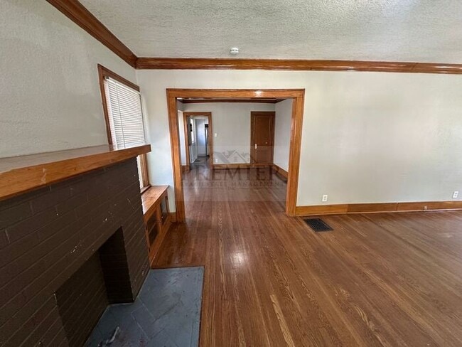 Building Photo - 5421 Lydia Ave