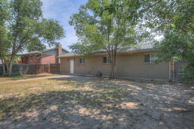 Building Photo - Centrally located 4 bedroom home!