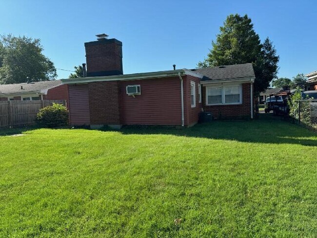 Building Photo - 2511 Meadow Dr