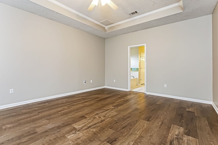 Building Photo - 2318 Redwood Dr