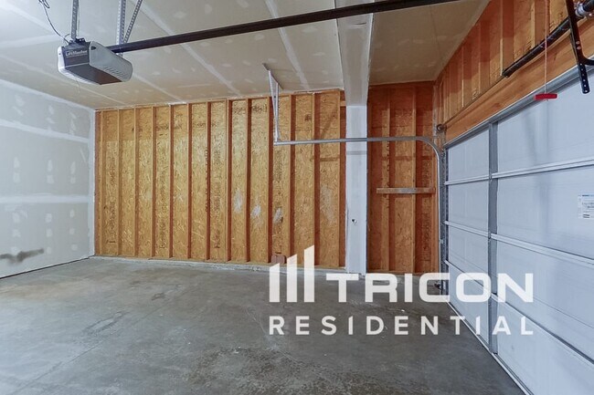 Building Photo - 507 Fortress Ct